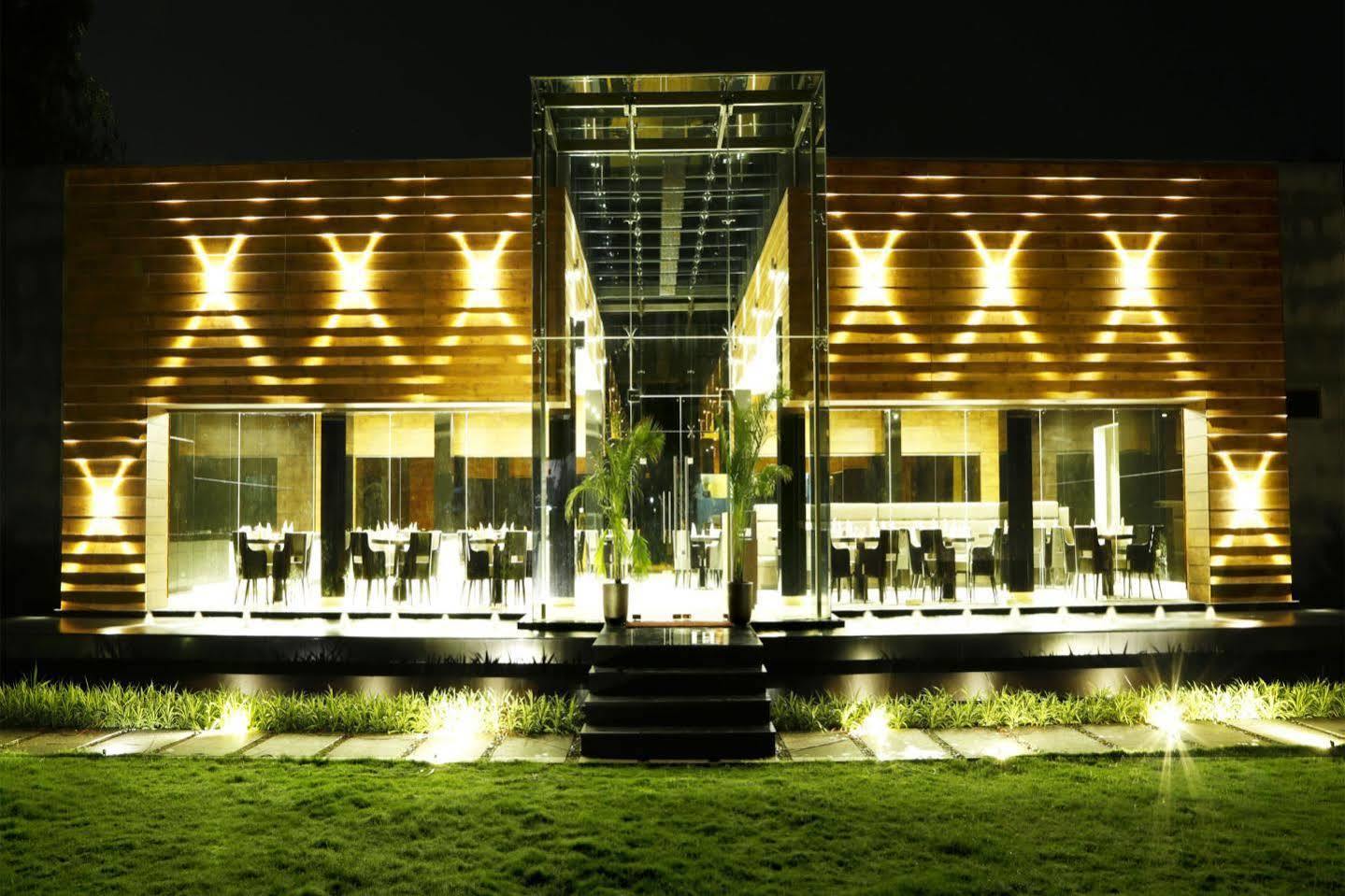 Chembarambakkam Lake Pleasant Days Resort מראה חיצוני תמונה